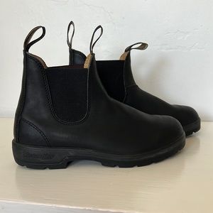 Blundstone black 558 pull on Chelsea boots